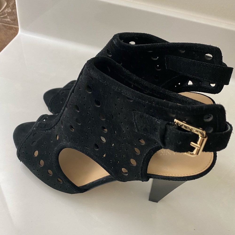 Black Heels - Picture 2 of 3